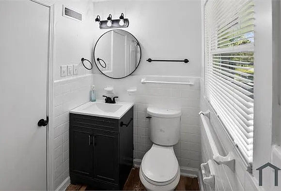 1929 W Oakland Ave — Photo 32