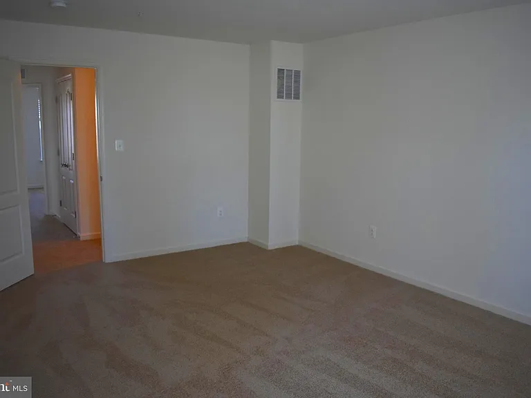 9421 Adelaide Ln — Photo 19