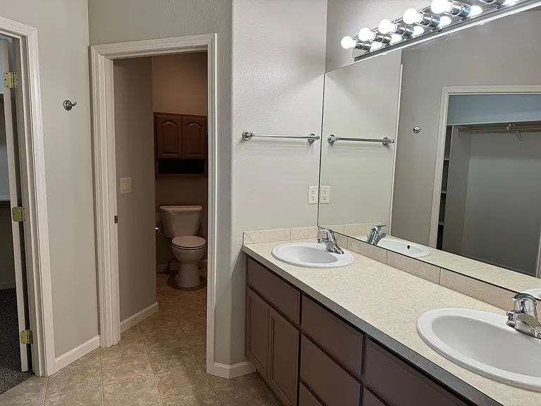2350 NE Mary Rose Pl #2 — Photo 32