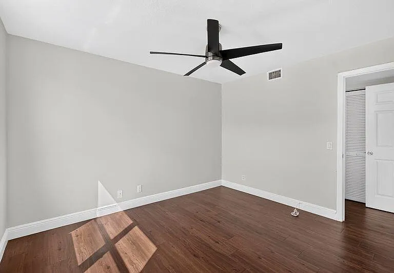 706 Executive Center Dr #23 — Photo 9