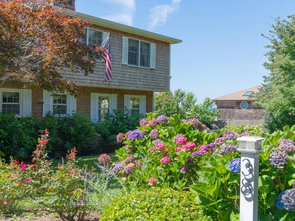38 Nemasket Road, Falmouth, MA 02540