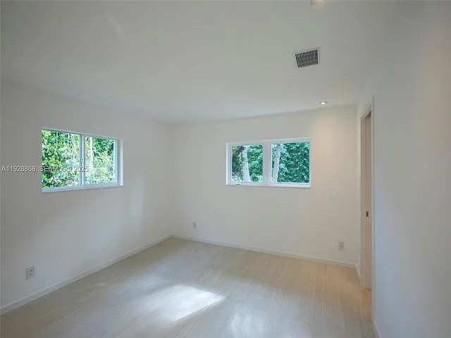 145 S Prospect Dr — Photo 4