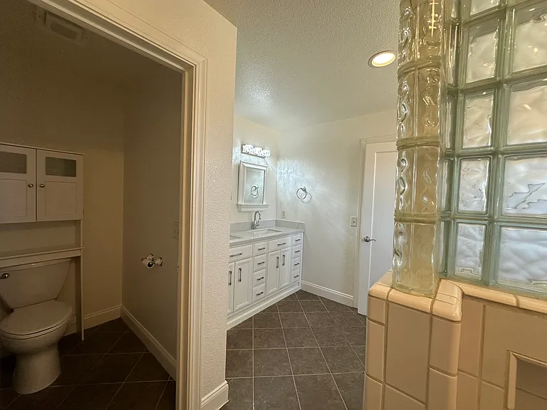 2400 Central Ave — Photo 37