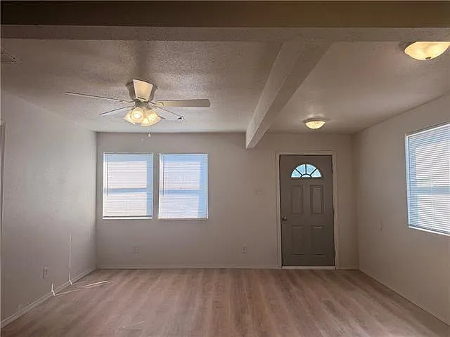 3 bed, 2.0 bath, 1200 sqft, $1,775 — Photo 3