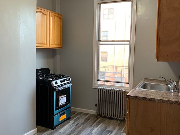 5th image of 164 Stanhope St #2C