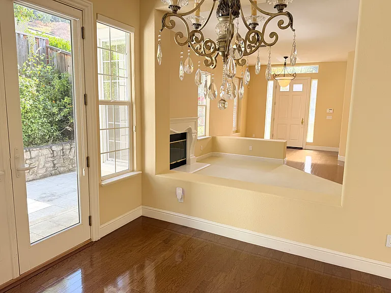 128 Regent Dr — Photo 10
