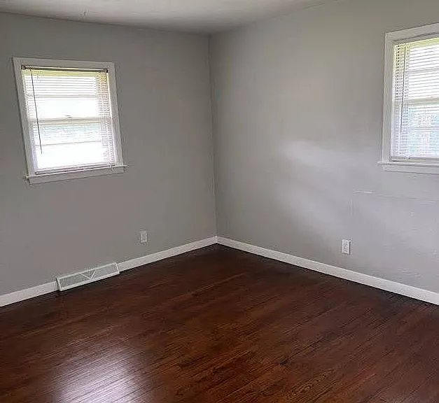 2429 Jonathan Ave — Photo 8