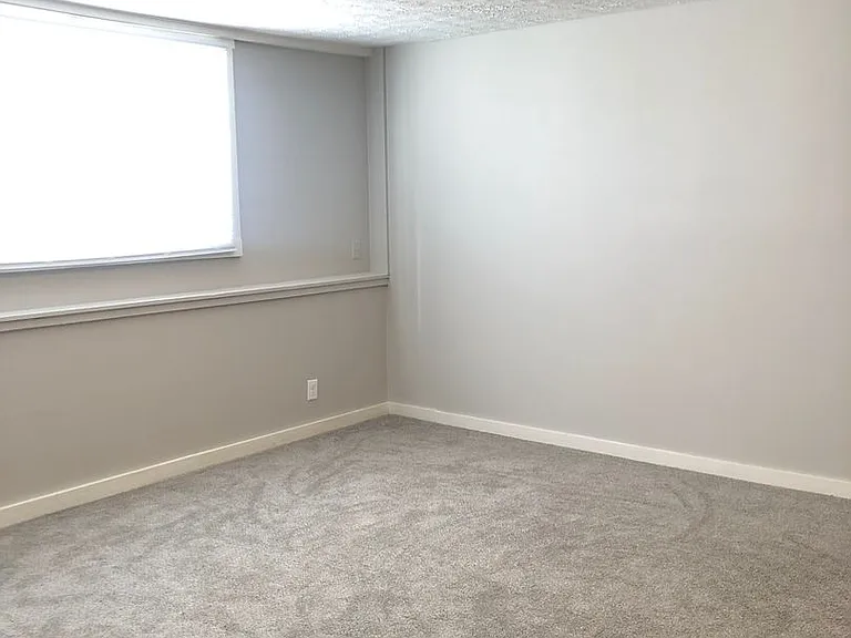 12730 Larimore Ave — Photo 17