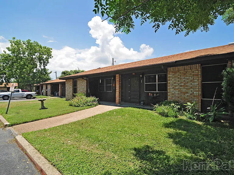 Windwood Apartments — Photo 14