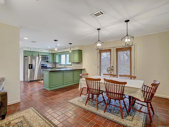 5th image of 2 Lake Point Dr