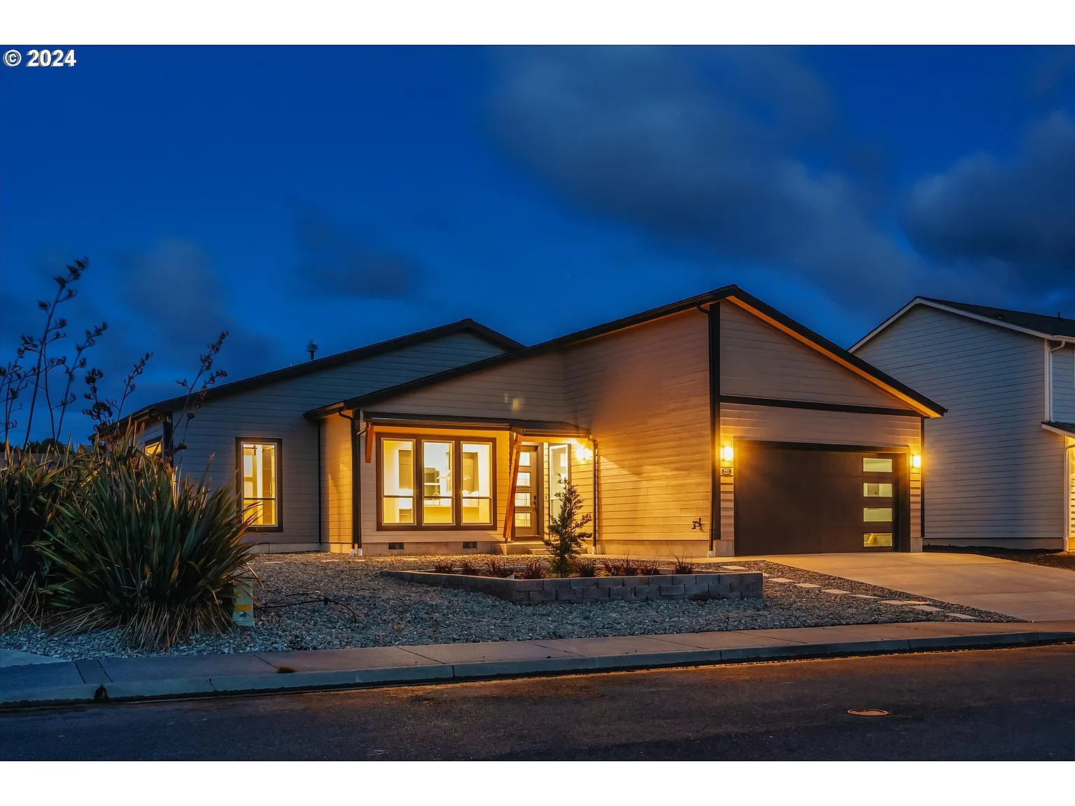 3123 Periwinkle Ln photo 1