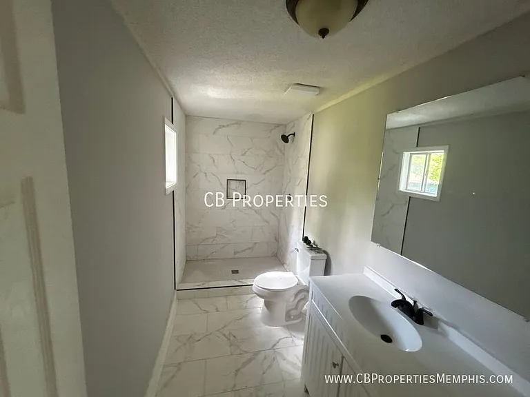1428 Snowden Ave — Photo 3