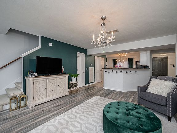 5th image of 363 Arapaho Dr