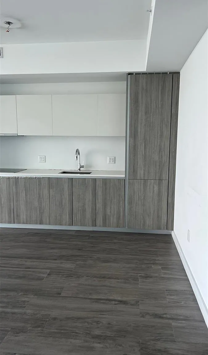 2 bed, 2.5 bath, 1162 sqft, $6,800 — Photo 4