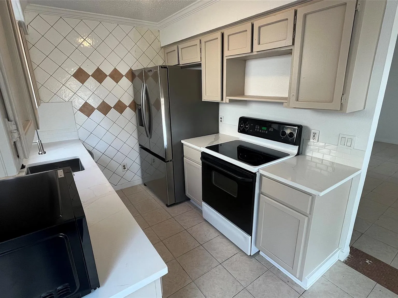 3 bed, 1.5 bath, 1024 sqft, $1,800 — Photo 4