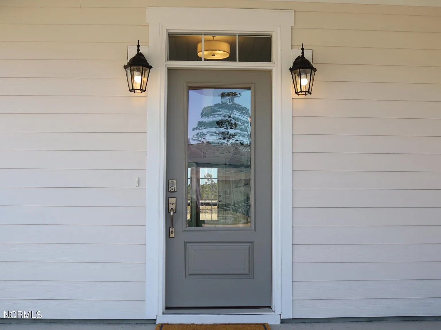 4 bed, 3.5 bath, 2661 sqft, $2,800 — Photo 2