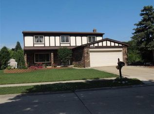 7185 Memorial Dr, Canton, MI