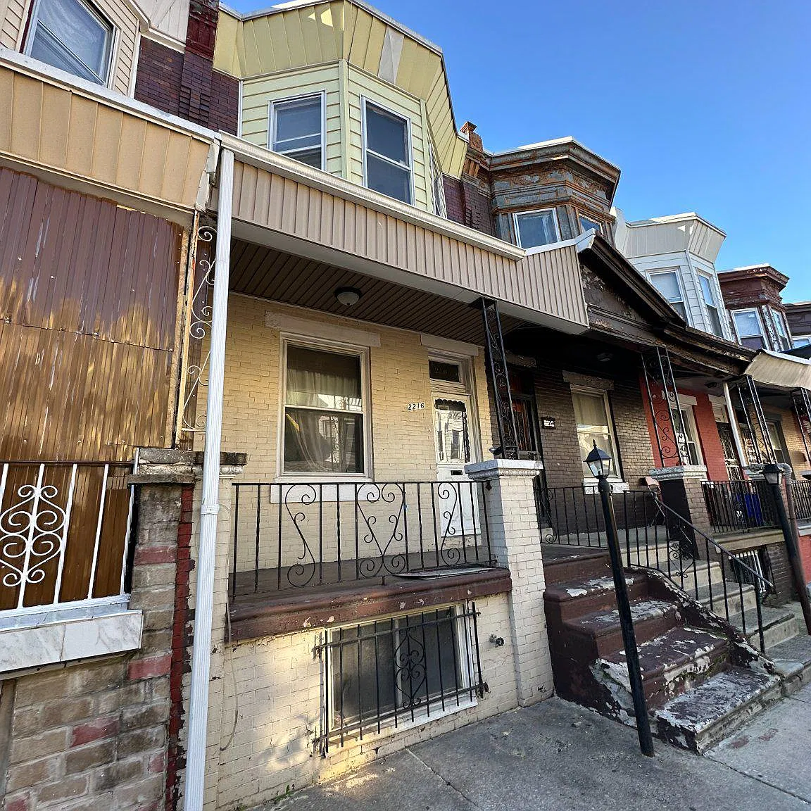3 bed, 1.0 bath, 1036 sqft, $1,300 — Photo 1