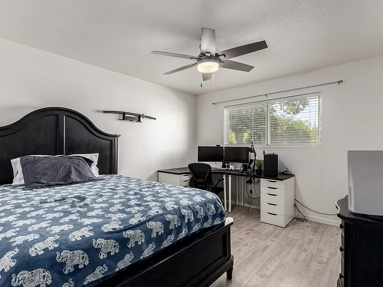 2042 E Laguna Dr — Photo 10