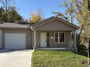 2230 N 39th St, Omaha, NE 68111