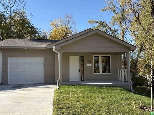 2230 39th St, Omaha, NE 68111