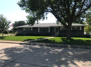 2310 Crescent Dr, Gothenburg, NE 69138