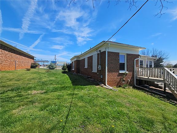 5th image of 208 Pendleton St