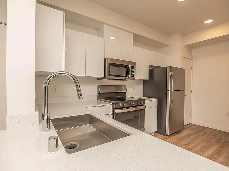 Mossdale Landing - Brand New Apartment Homes — Photo 15
