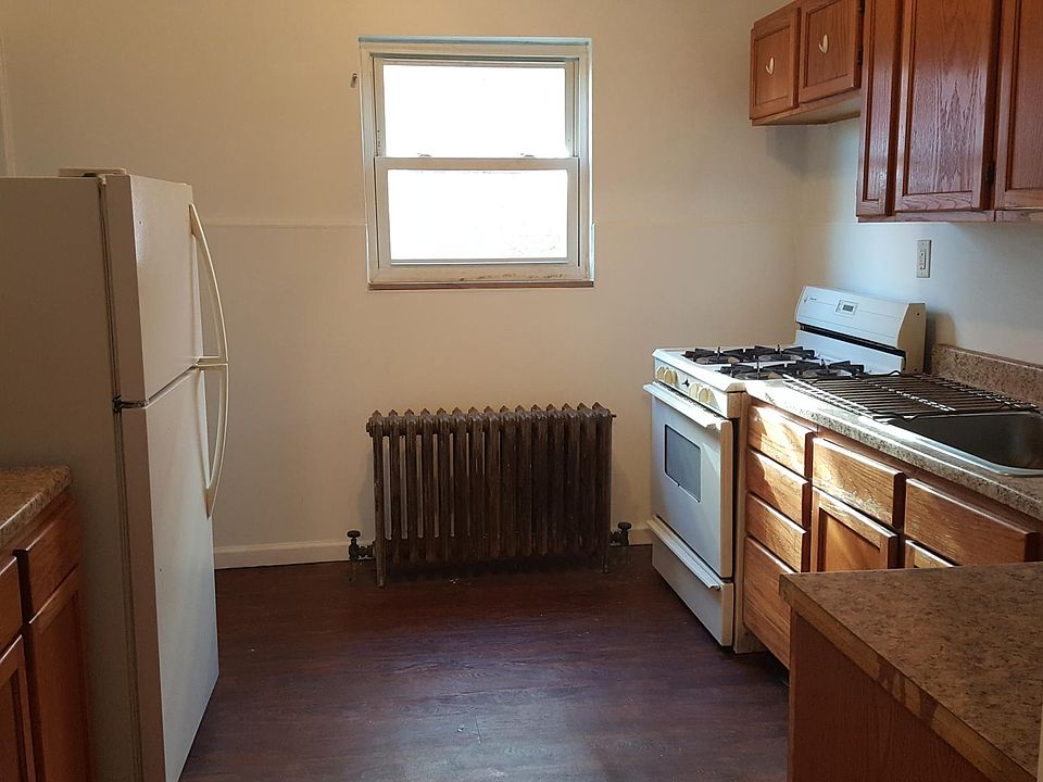 2nd image of 1221 Airbrake Ave #1