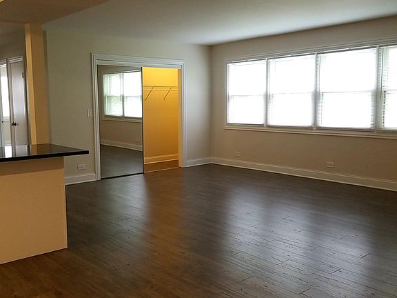 5th image of 3035 W Montrose Ave #2
