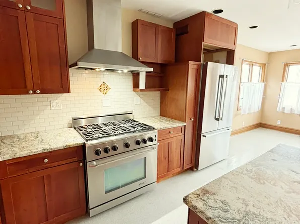 2133 W Grace St Unit 2, Chicago, IL 60618