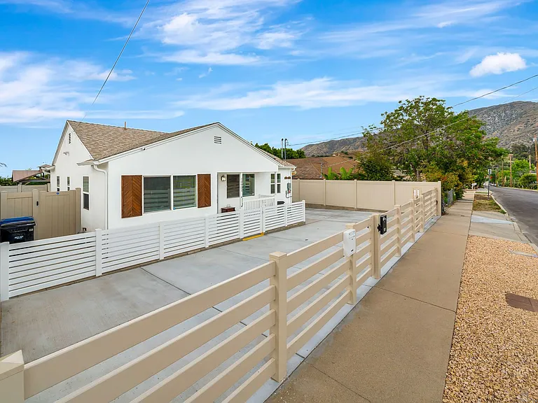 10951 Whitegate Ave — Photo 4