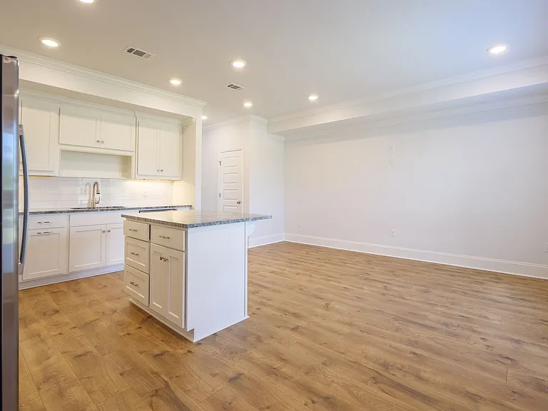 5033 Hamilton Cir — Photo 17