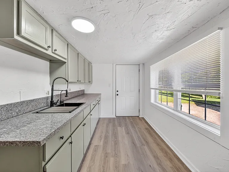 511 Brown St — Photo 15
