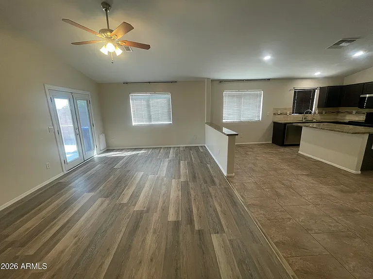 24403 N Oasis Blvd — Photo 9