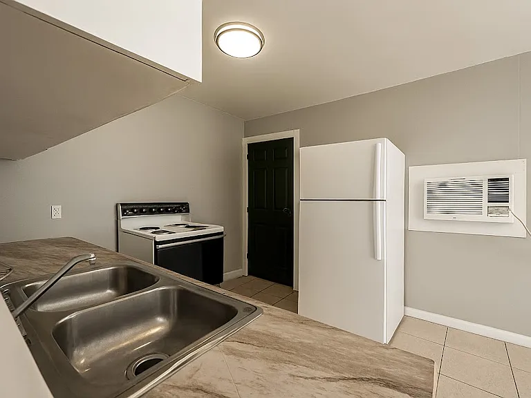 1107 W Arch St #A — Photo 4