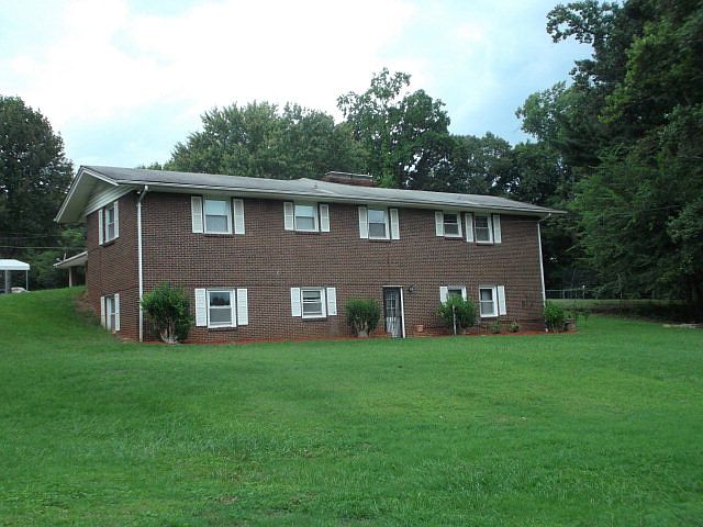 2nd image of 604 Fairhaven Cir