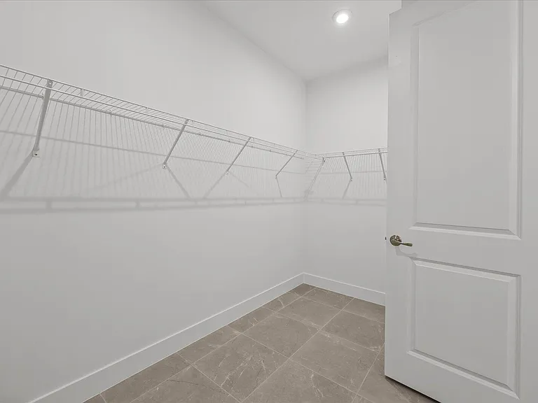 890 SW Newfield Pkwy — Photo 24