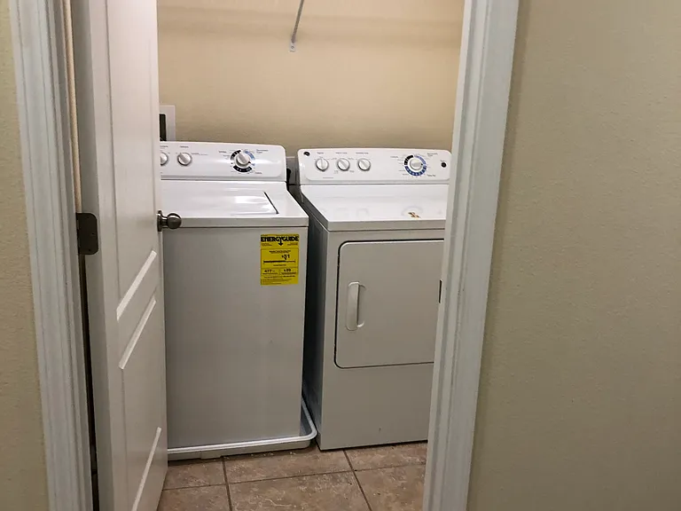 2750 Hampton Green Ln — Photo 8