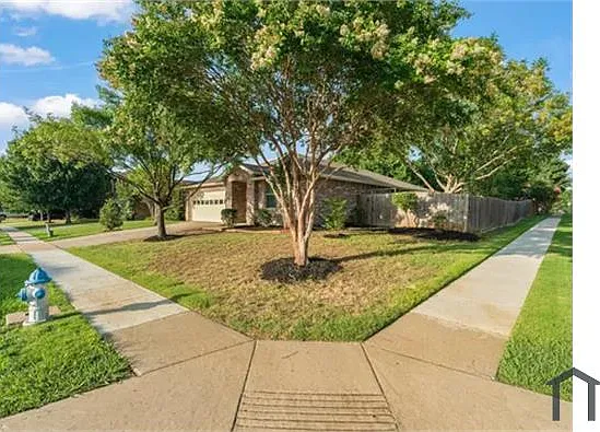 4 bed, 2100 sqft, $2,900 — Photo 3