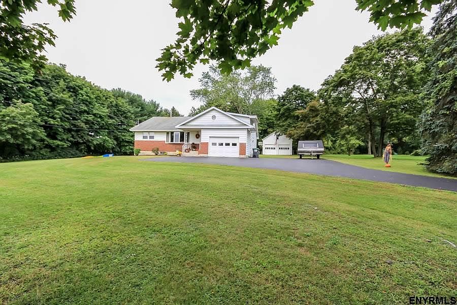 1st image of 484 Hutchinson Rd