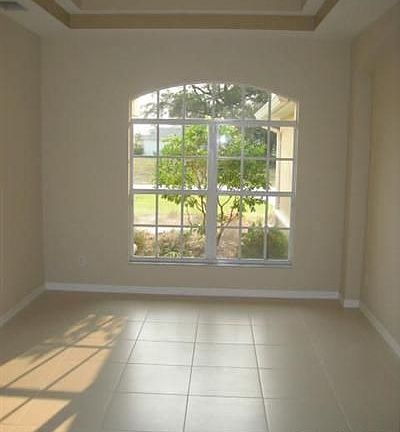 5th image of 307 SW 32nd Pl