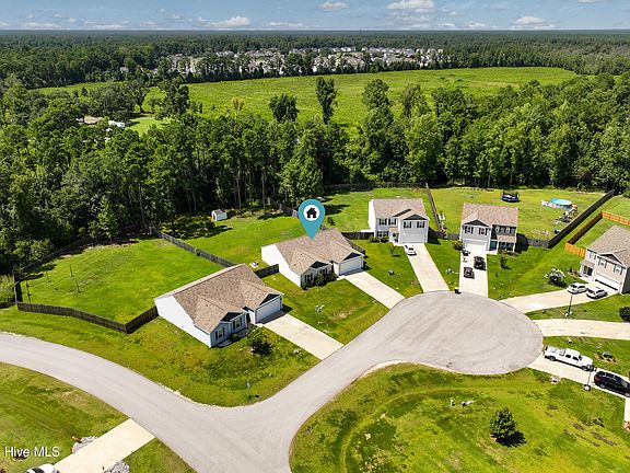 3rd image of 19 Evian Court