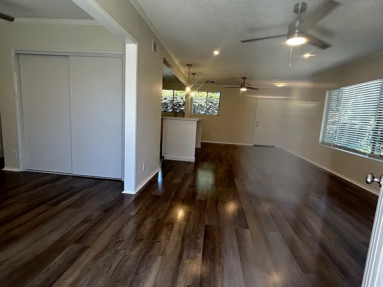 1107 Holly Ave #7 — Photo 2