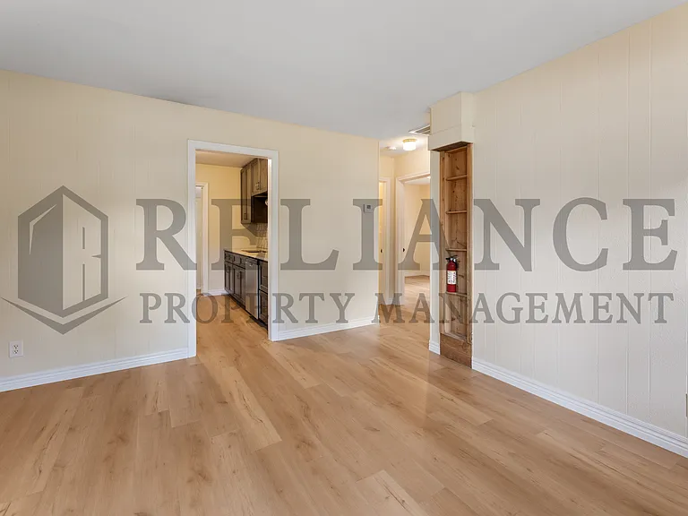 1022 S Yale St — Photo 4