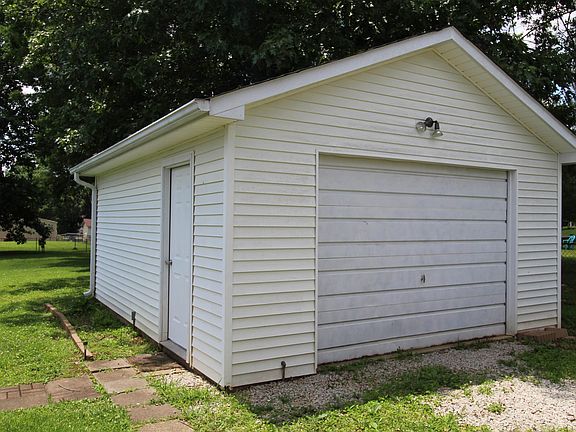 4th image of 66 Teakwood Dr