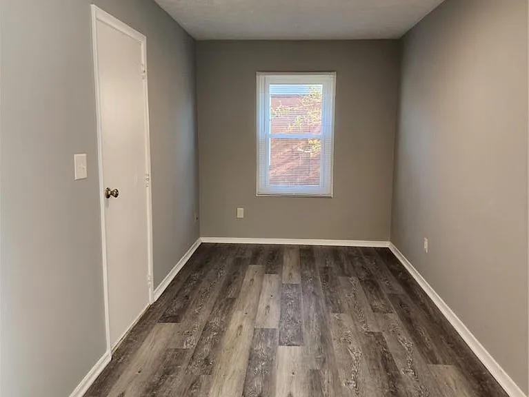 1633 Reid Ave — Photo 8
