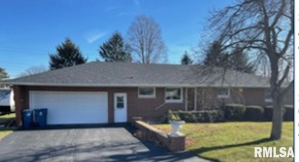 108 N Monroe St, Flanagan, IL 61740 Zillow