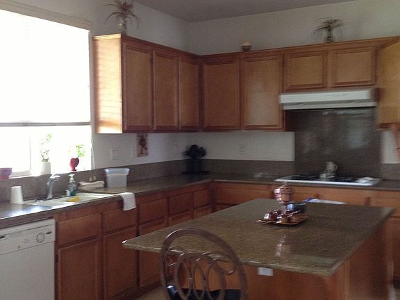 5th image of 27703 Gladstone Dr