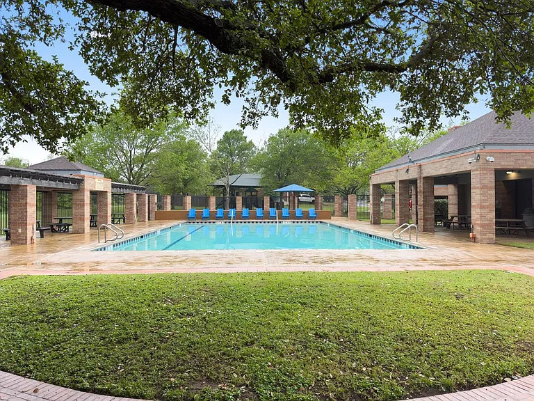 7902 Isaac Pryor Dr — Photo 36
